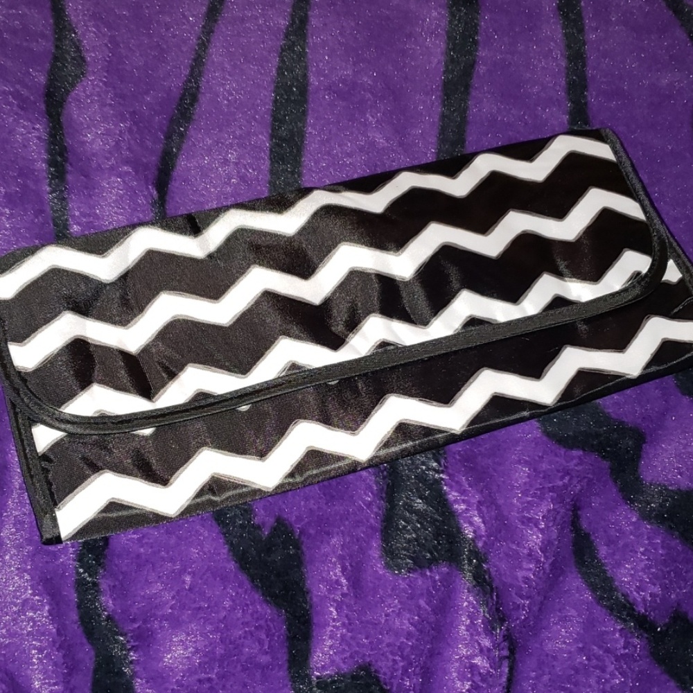 Thirty-One Flat Iron Foldover "Black Chevron"